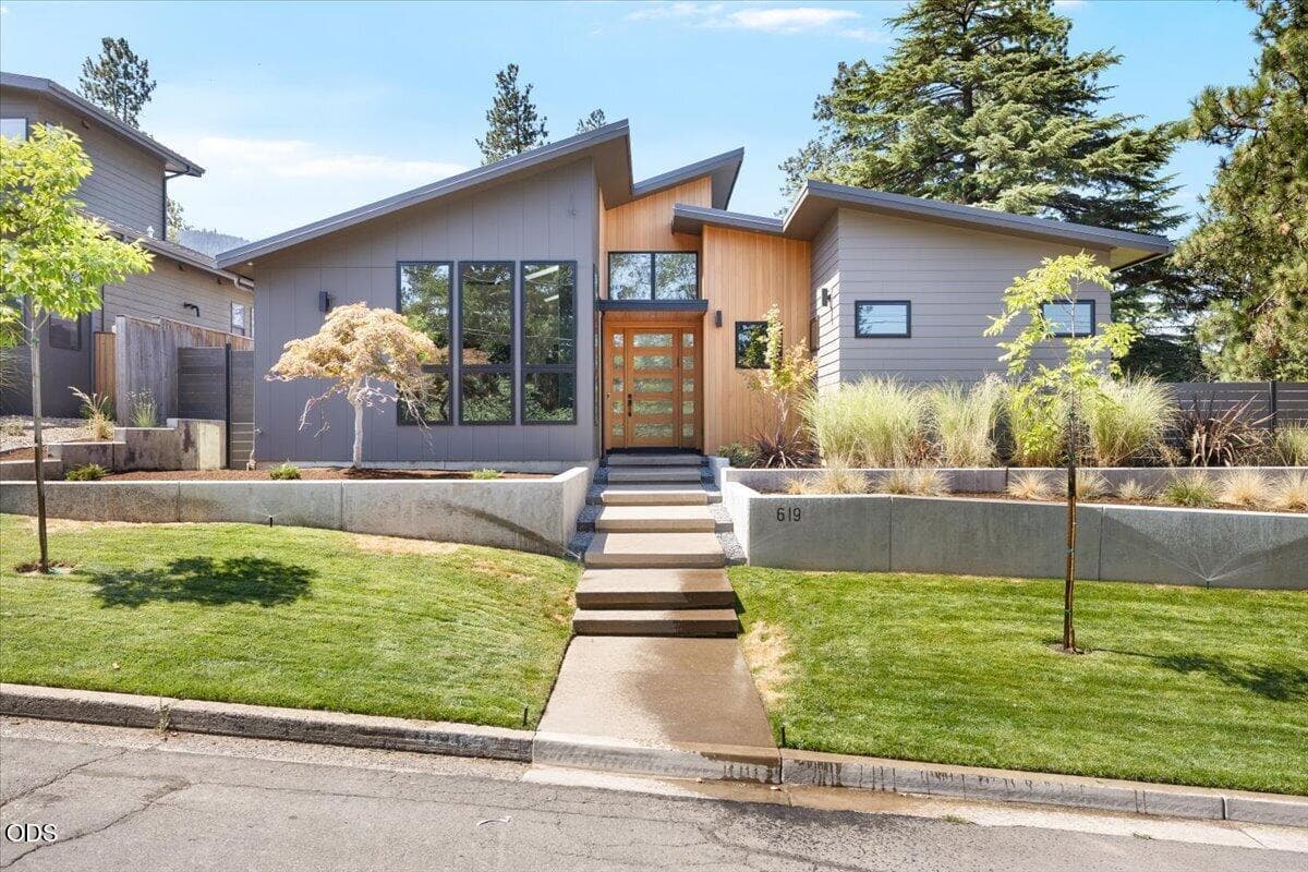 14-CI_3687. Photo 5 of 58, 619 Elkader Street, Ashland, OR 97520