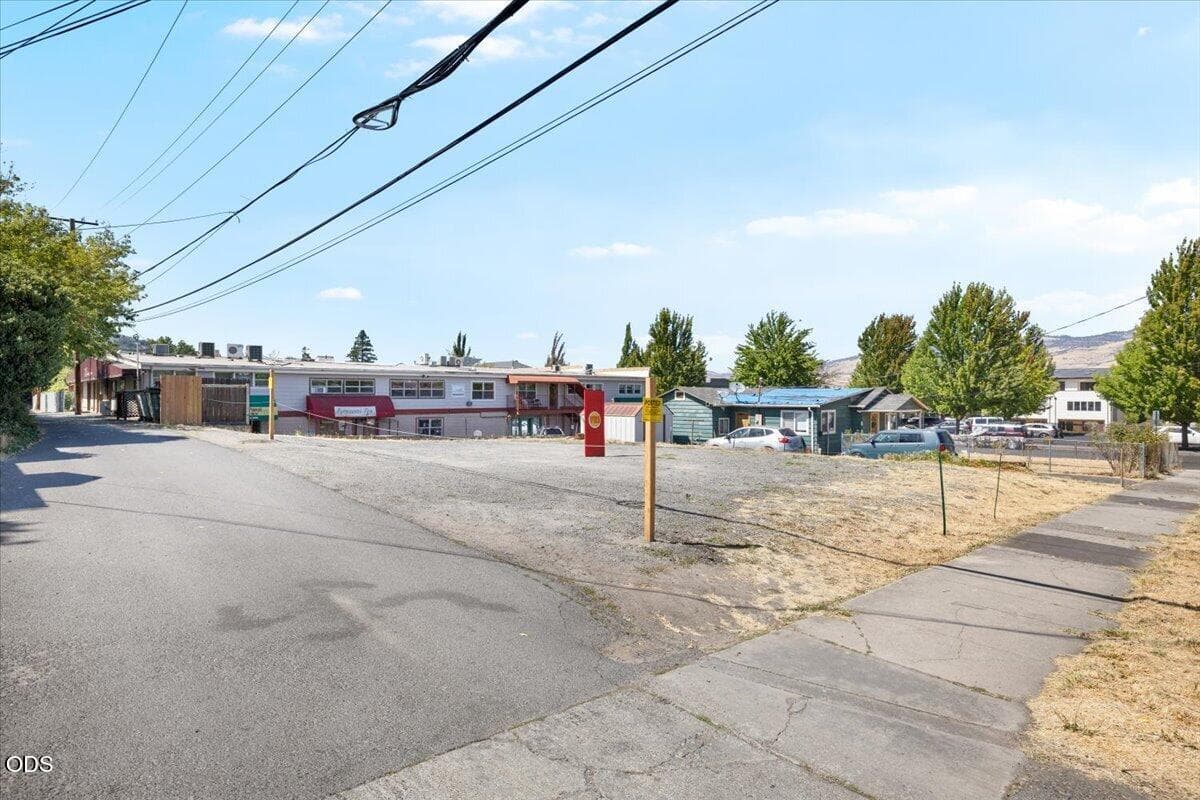 02-CI_3930. Photo 3 of 21, 283 N 2nd Street, Ashland, OR 97520
