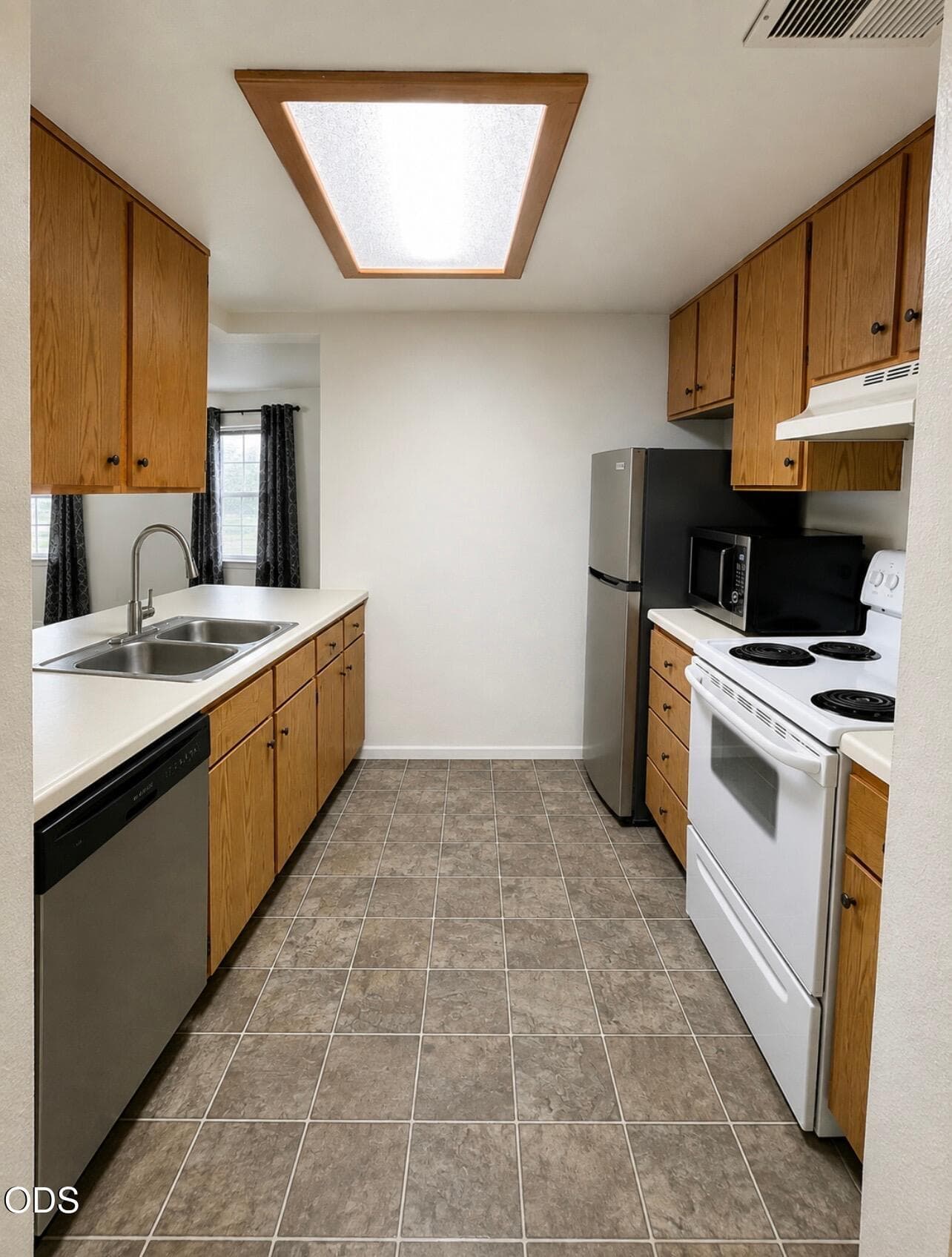 IMG_6006. Photo 2 of 22, 2101 Poplar Unit 30, Medford, OR 97504