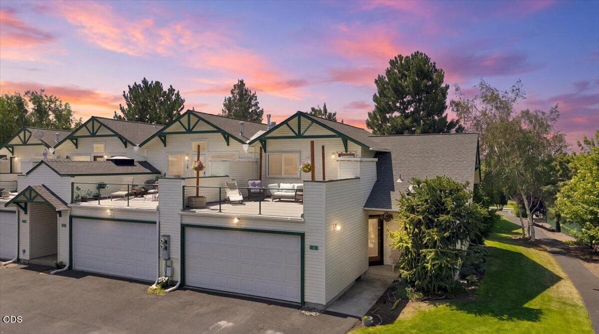 01-002_DJI_0709_twilight_81e0e25e. Photo 1 of 49, 438 NW 19th Unit UNIT 5, Redmond, OR 97756