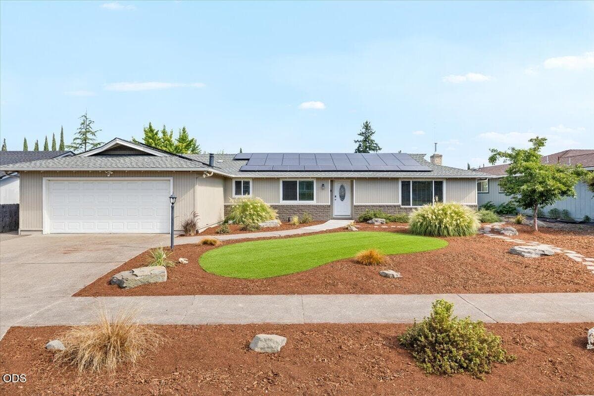 1. Photo 1 of 25, 1751 Yukon Avenue, Medford, OR 97504