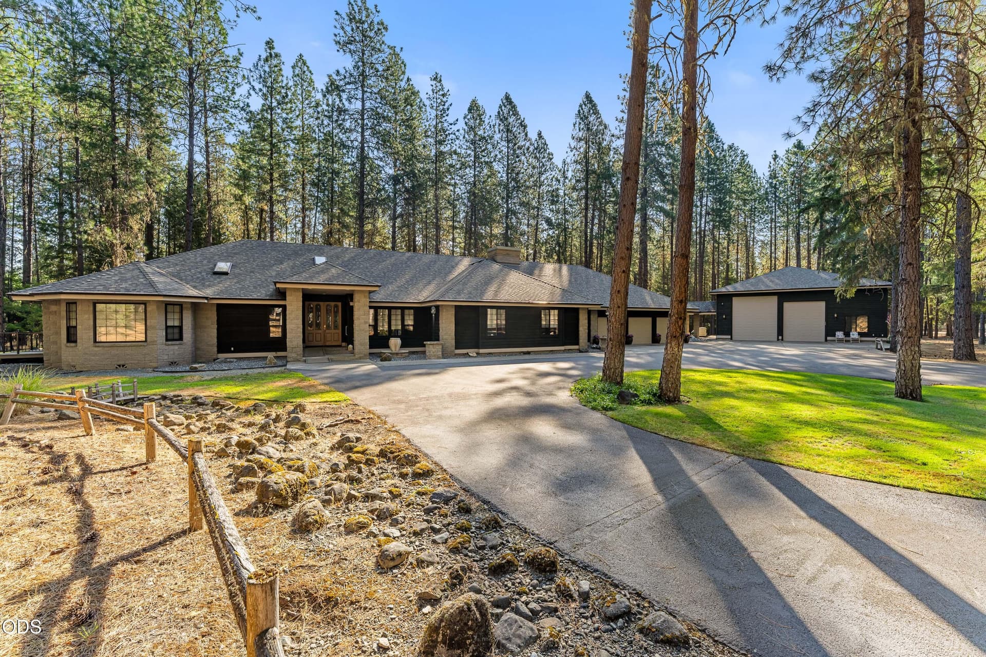 EXT (5 of 23). Photo 1 of 73, 200 Brookstone Hills Drive, Grants Pass, OR 97526
