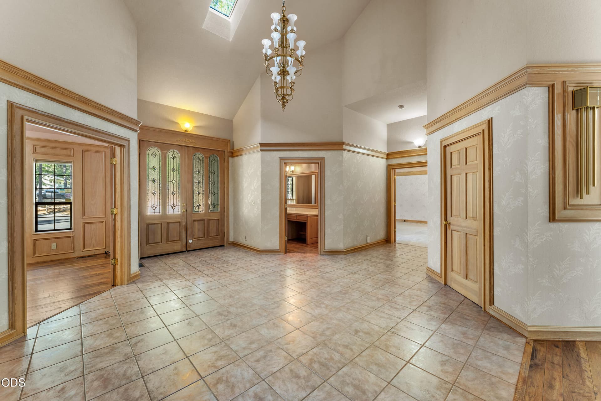 INT (1 of 40). Photo 5 of 73, 200 Brookstone Hills Drive, Grants Pass, OR 97526