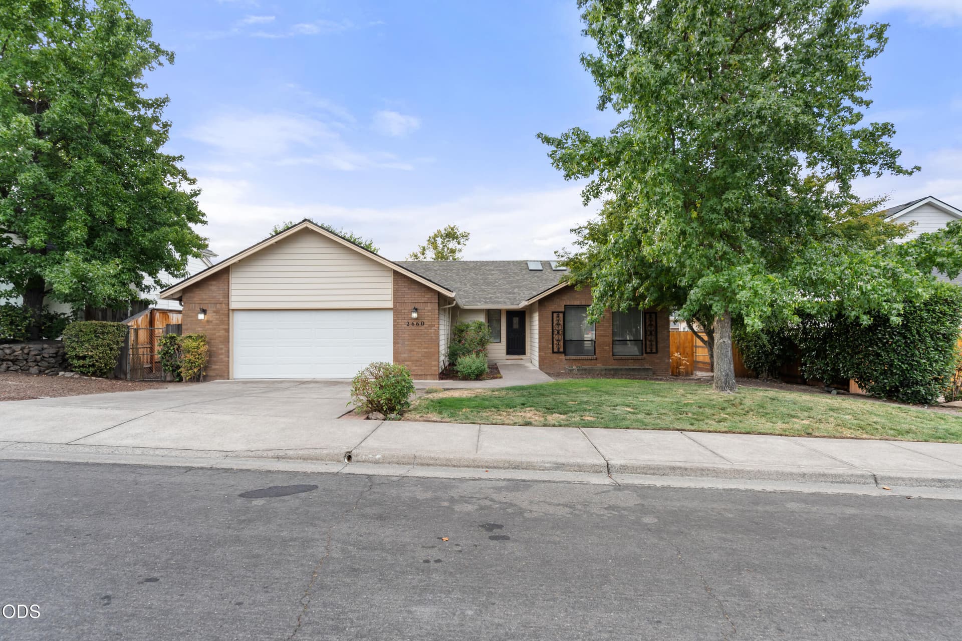 2660 Wilkshire Dr-03. Photo 2 of 41, 2660 Wilkshire Drive, Medford, OR 97504