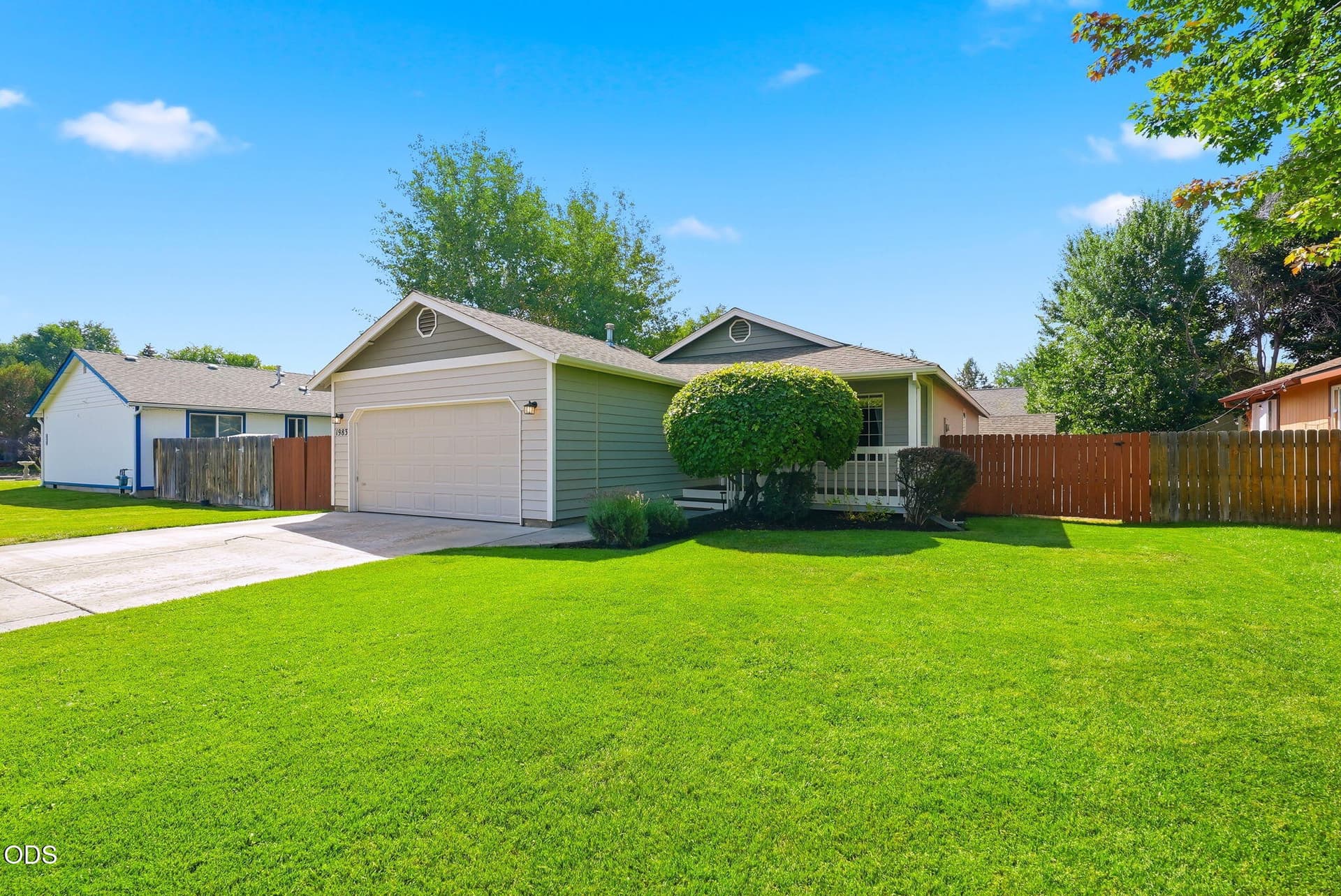 5-web-or-mls-Riley-Visuals-5. Photo 2 of 44, 1983 NE Jackson Avenue, Bend, OR 97701