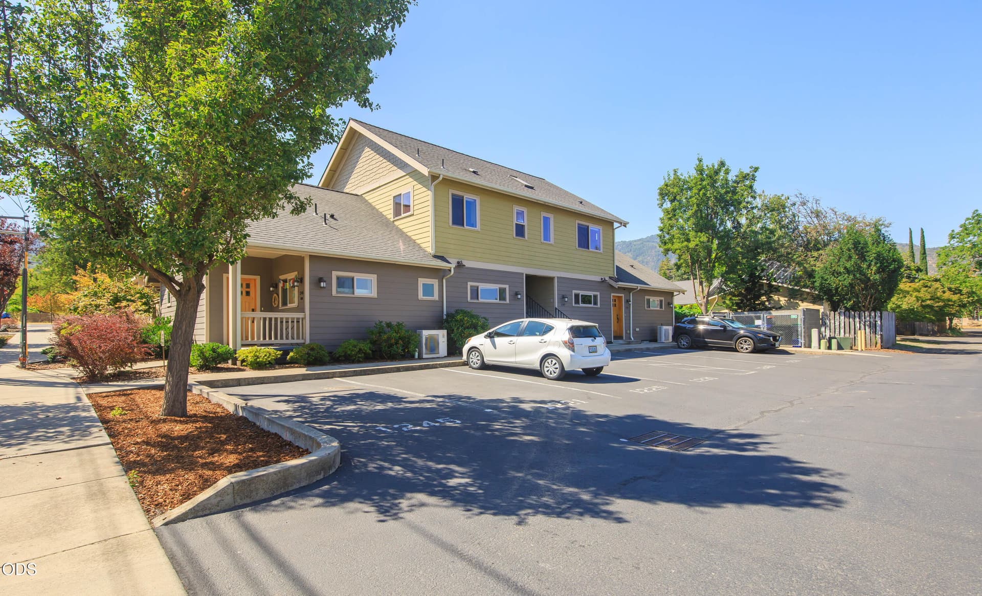 22. Photo 2 of 21, 1249 Iowa, Ashland, OR 97520