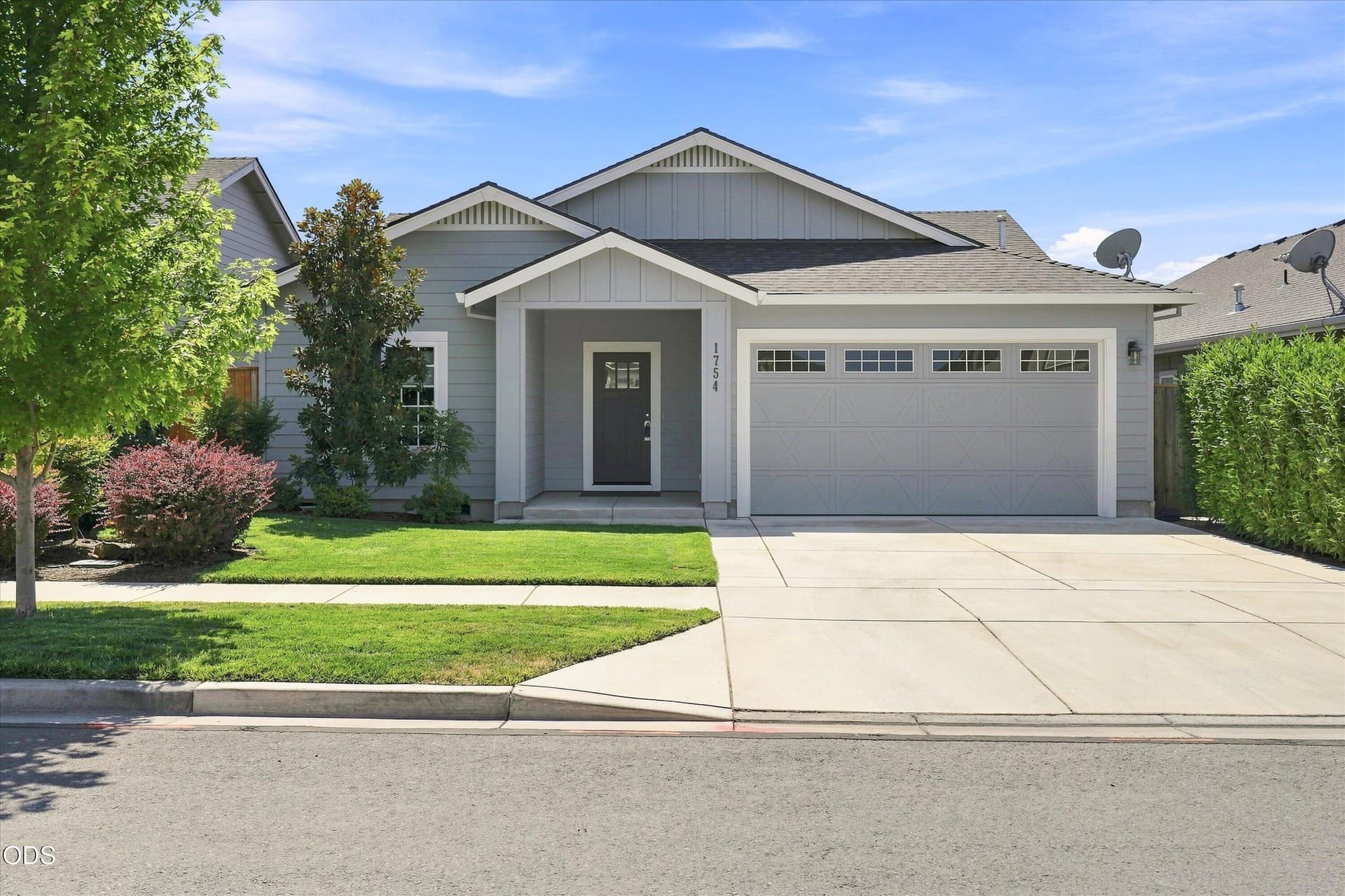 01-1754 Dragon Tail Pl-1. Photo 1 of 43, 1754 Dragon Tail Place, Medford, OR 97504