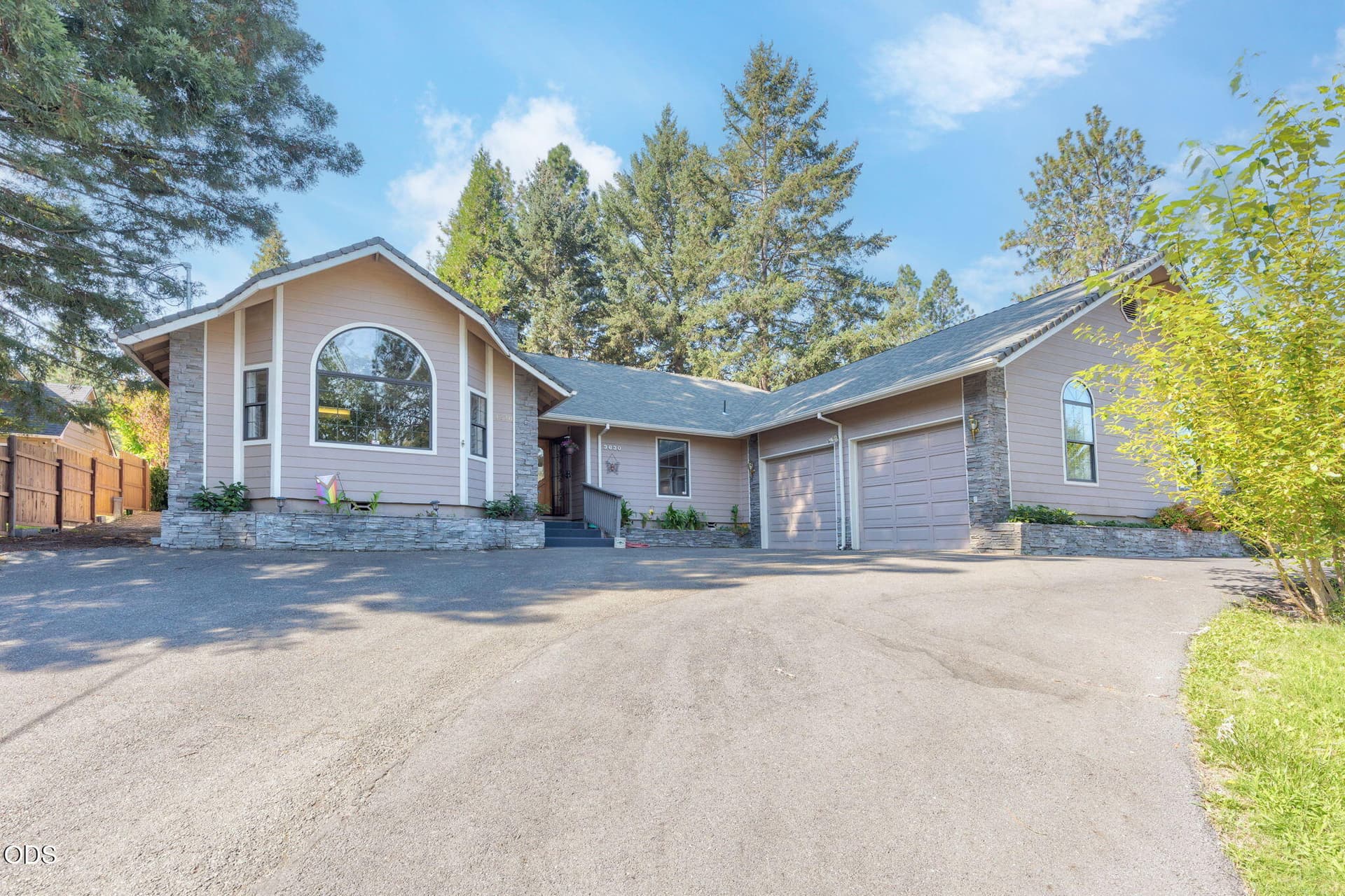 2-web-or-mls-3630-williams-hwy. Photo 1 of 43, 3630 Williams Highway, Grants Pass, OR 97527