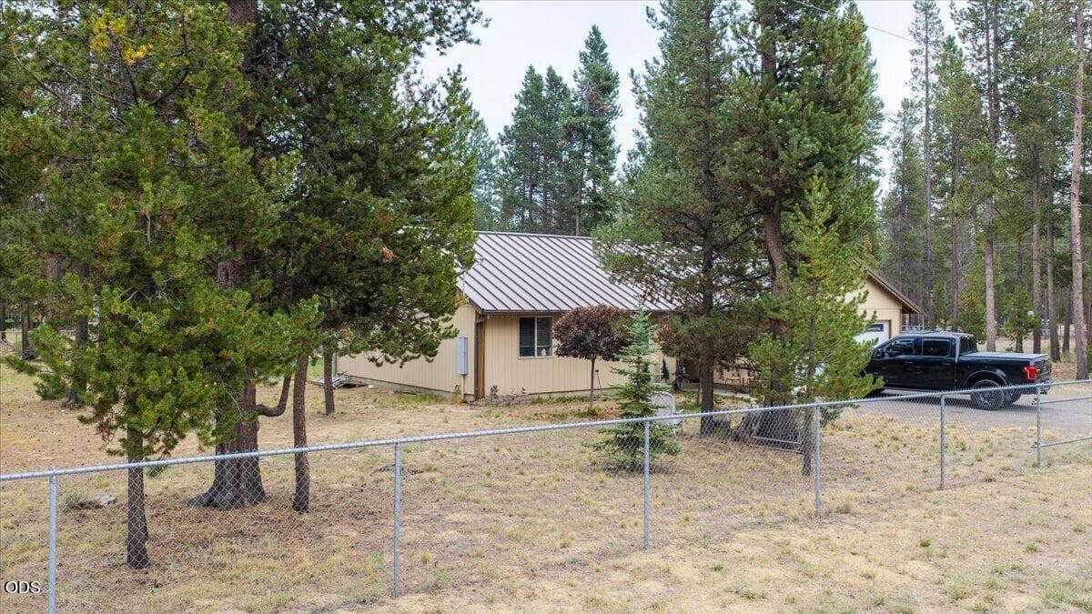 02-54690 Pinewood Ave, Bend-2. Photo 3 of 34, 54690 Pinewood Avenue, Bend, OR 97707