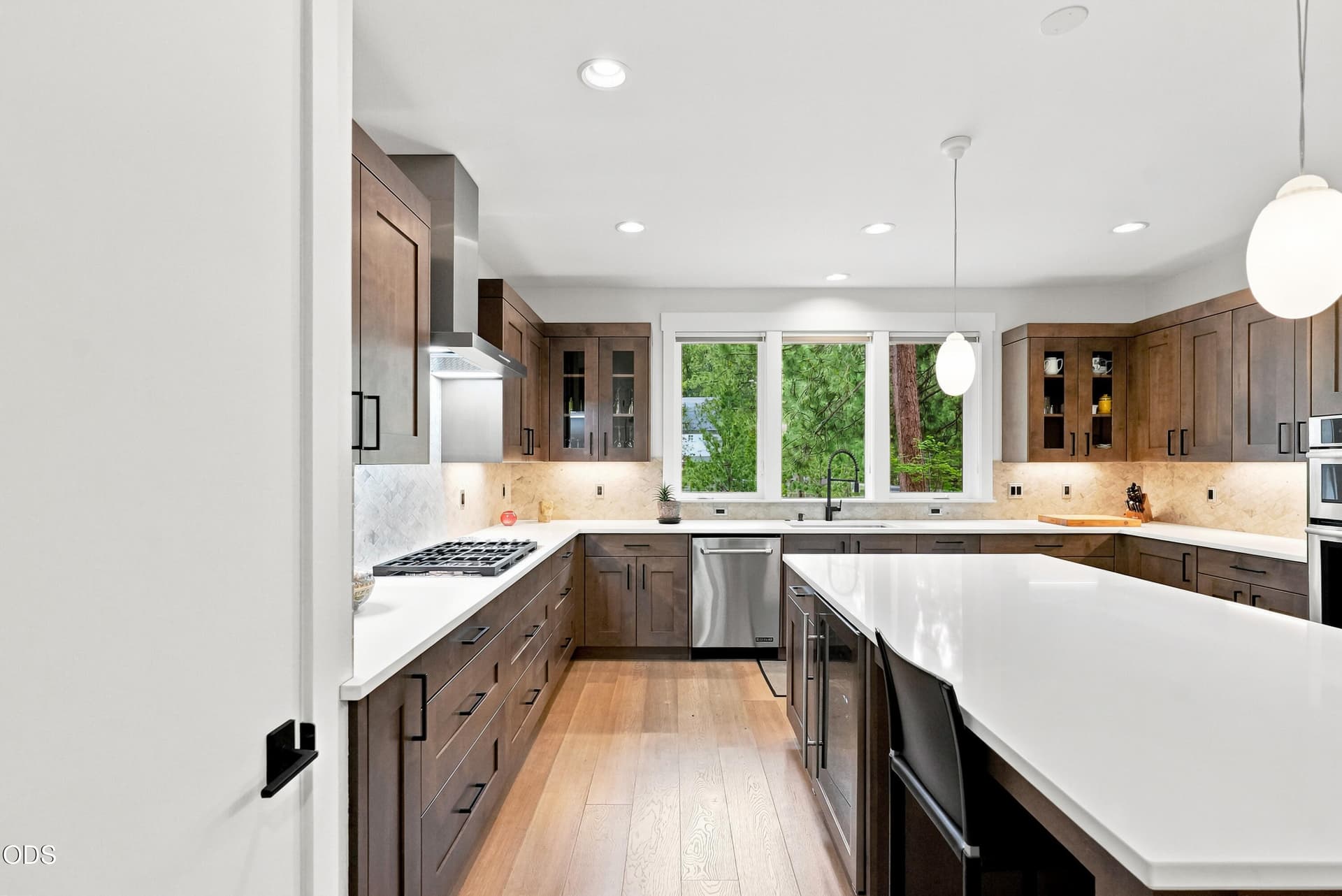 13 KITCHEN. Photo 5 of 48, 2966 NW Meldrum Court, Bend, OR 97703