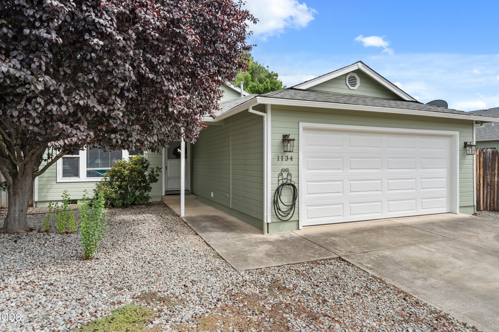 4_ 1134 coachman dr-04. Photo 1 of 26, 1134 Coachman Drive, Central Point, OR 97502