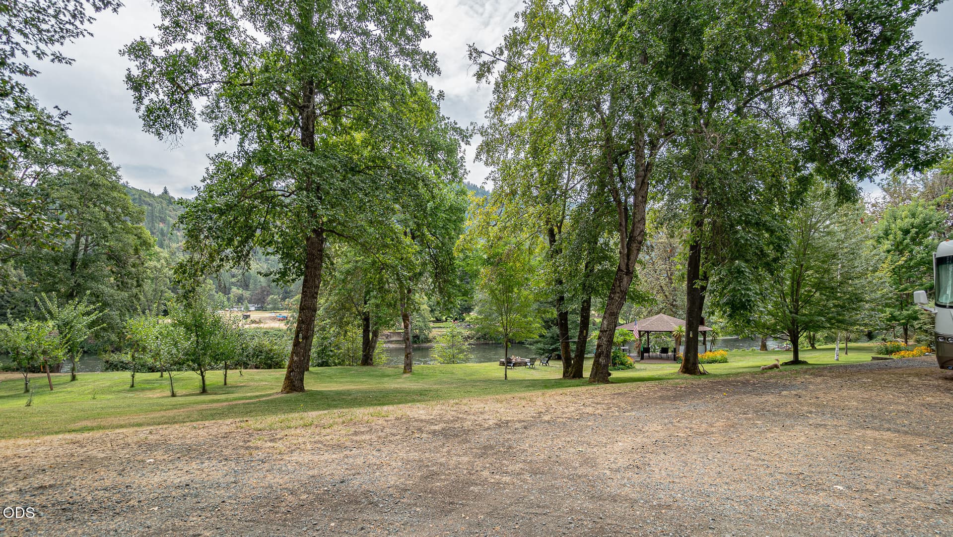 10-print-DSC03742-HDR. Photo 3 of 28, 5605 Foothill Boulevard, Rogue River, OR 97537