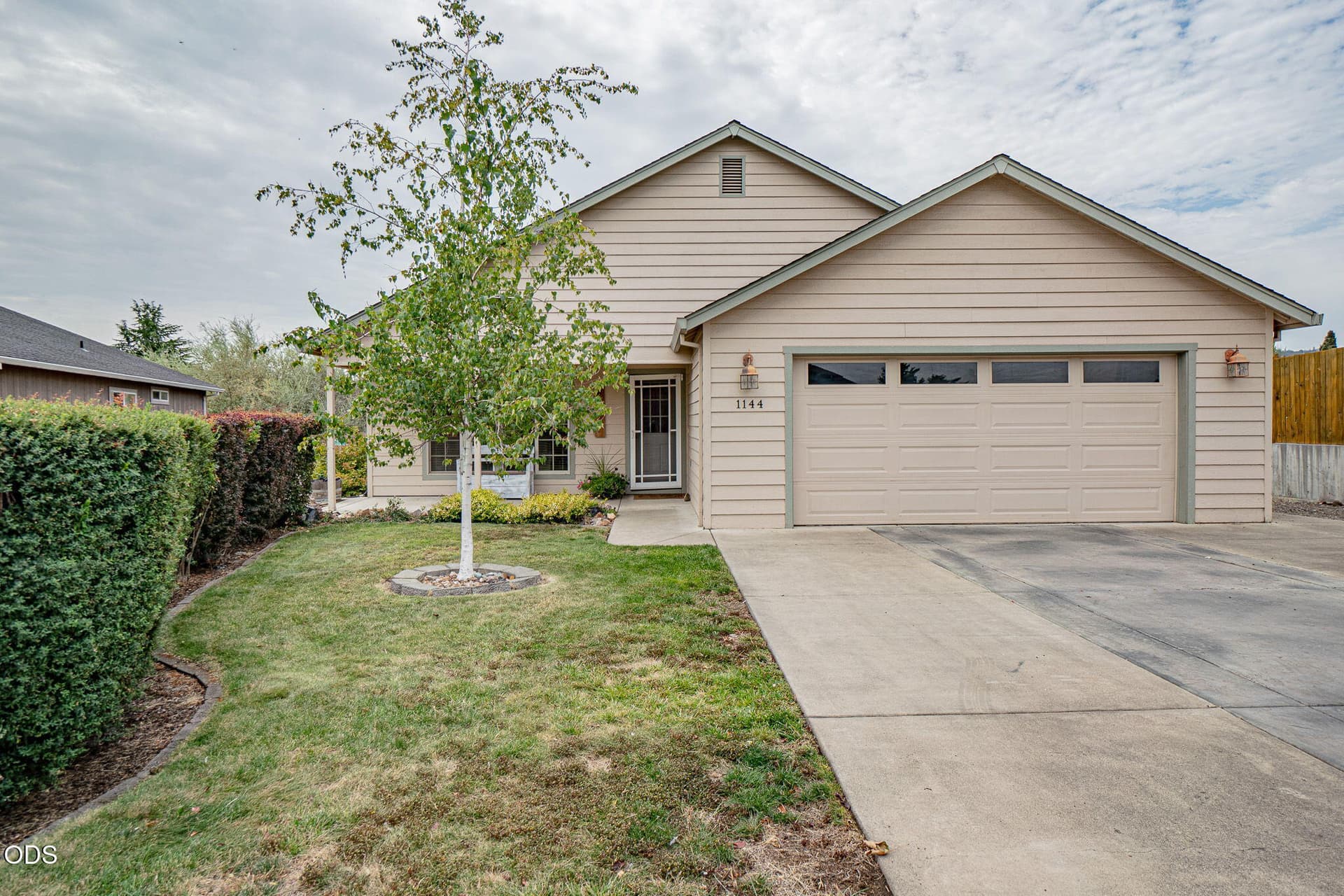 22-web-or-mls-DSC04382-HDR. Photo 1 of 32, 1144 Highlands Drive, Eagle Point, OR 97524