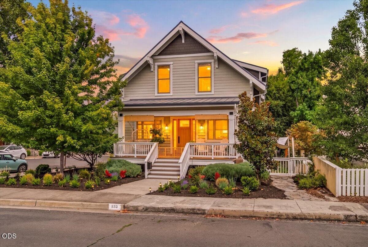 01-1. Photo 1 of 61, 533 Fairview Street, Ashland, OR 97520