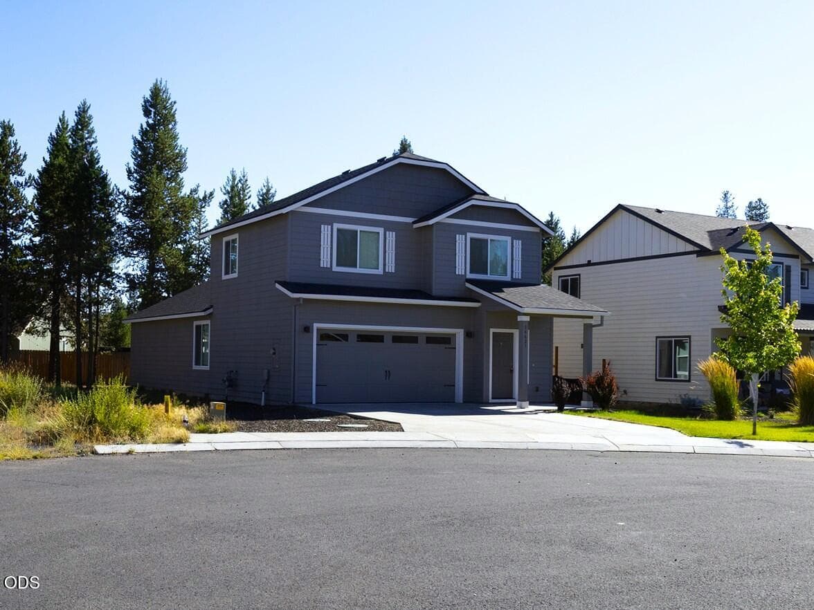 Front Left 16625 Landing CT. Photo 2 of 33, 16625 Landing Court, La Pine, OR 97739
