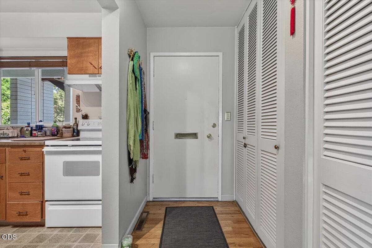 Photo4. Photo 4 of 17, 737 Stevens Street Unit 109, Medford, OR 97504