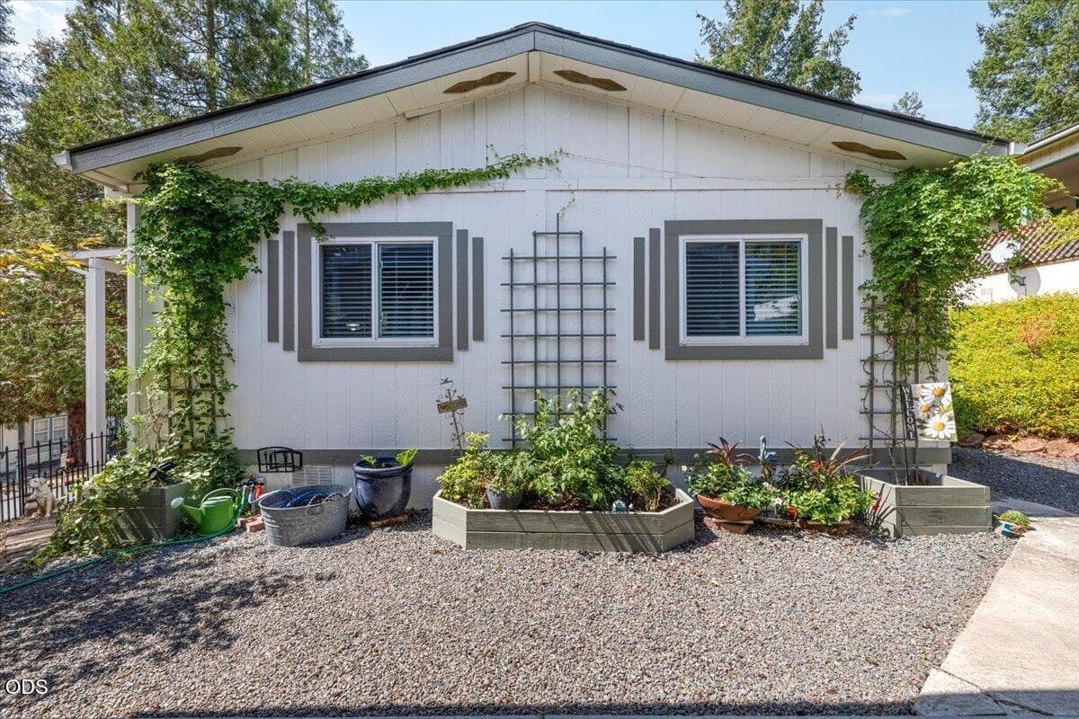 02-CI_4332. Photo 1 of 24, 5648 Foothill Boulevard Unit SPC 7, Grants Pass, OR 97526