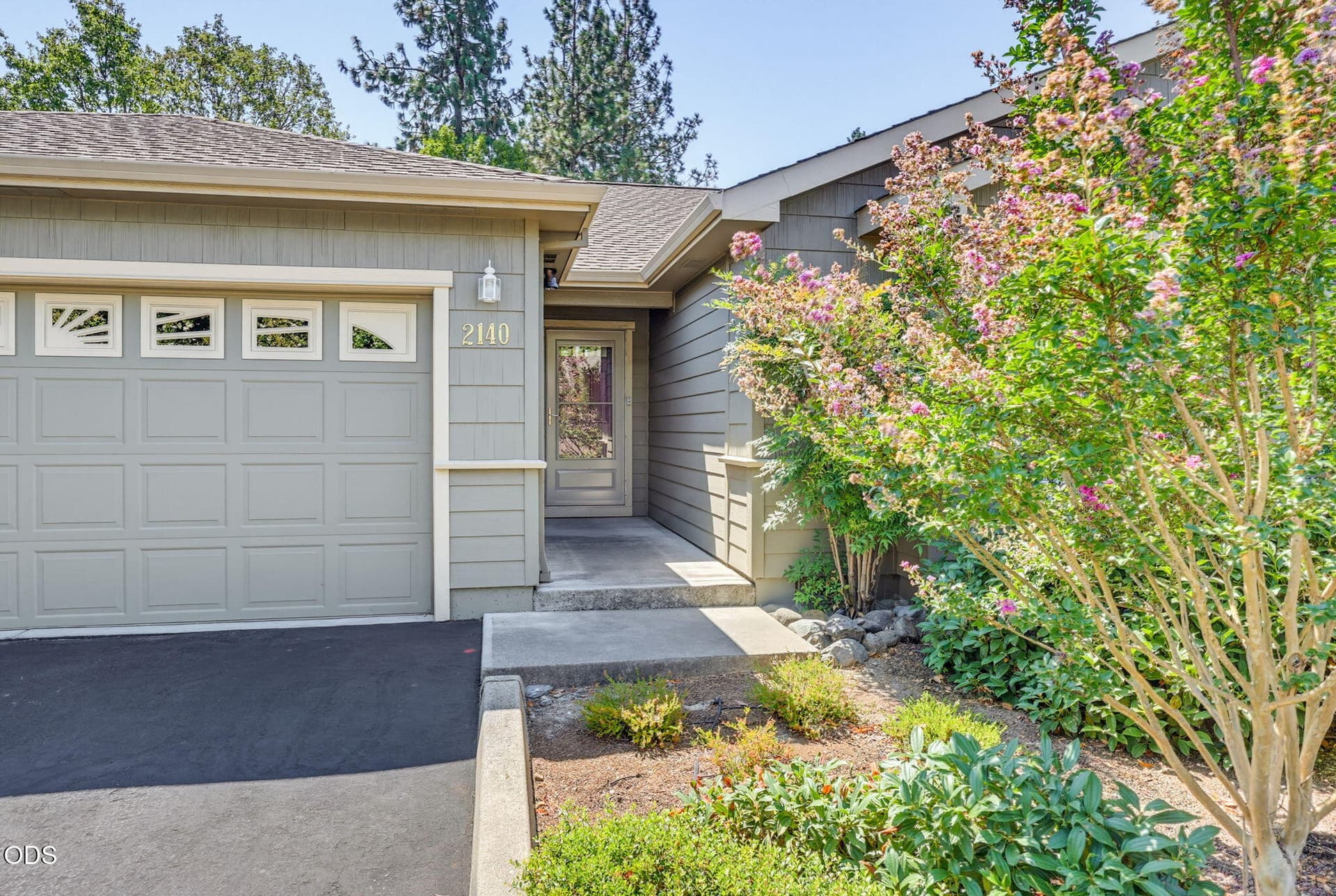 ApxBL00004. Photo 2 of 28, 2140 Birchwood Lane, Ashland, OR 97520