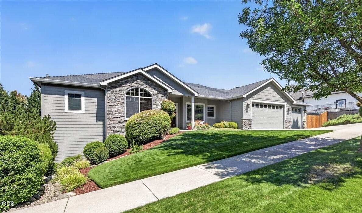 Front (2). Photo 2 of 28, 4565 Marissa Circle, Medford, OR 97504