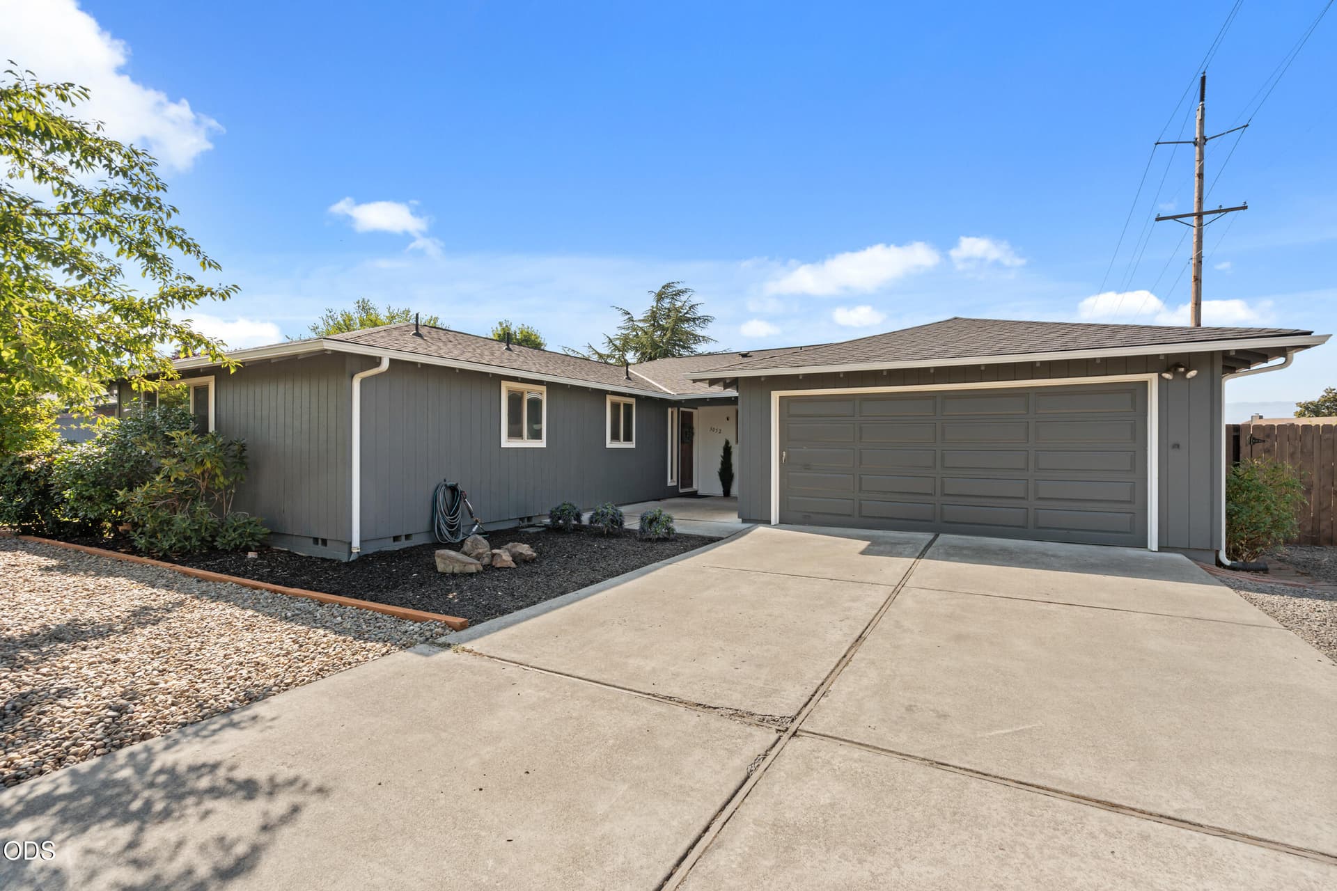 4_3052 crystal mountain ave-04. Photo 2 of 30, 3052 Crystal Mountain Avenue, Medford, OR 97504