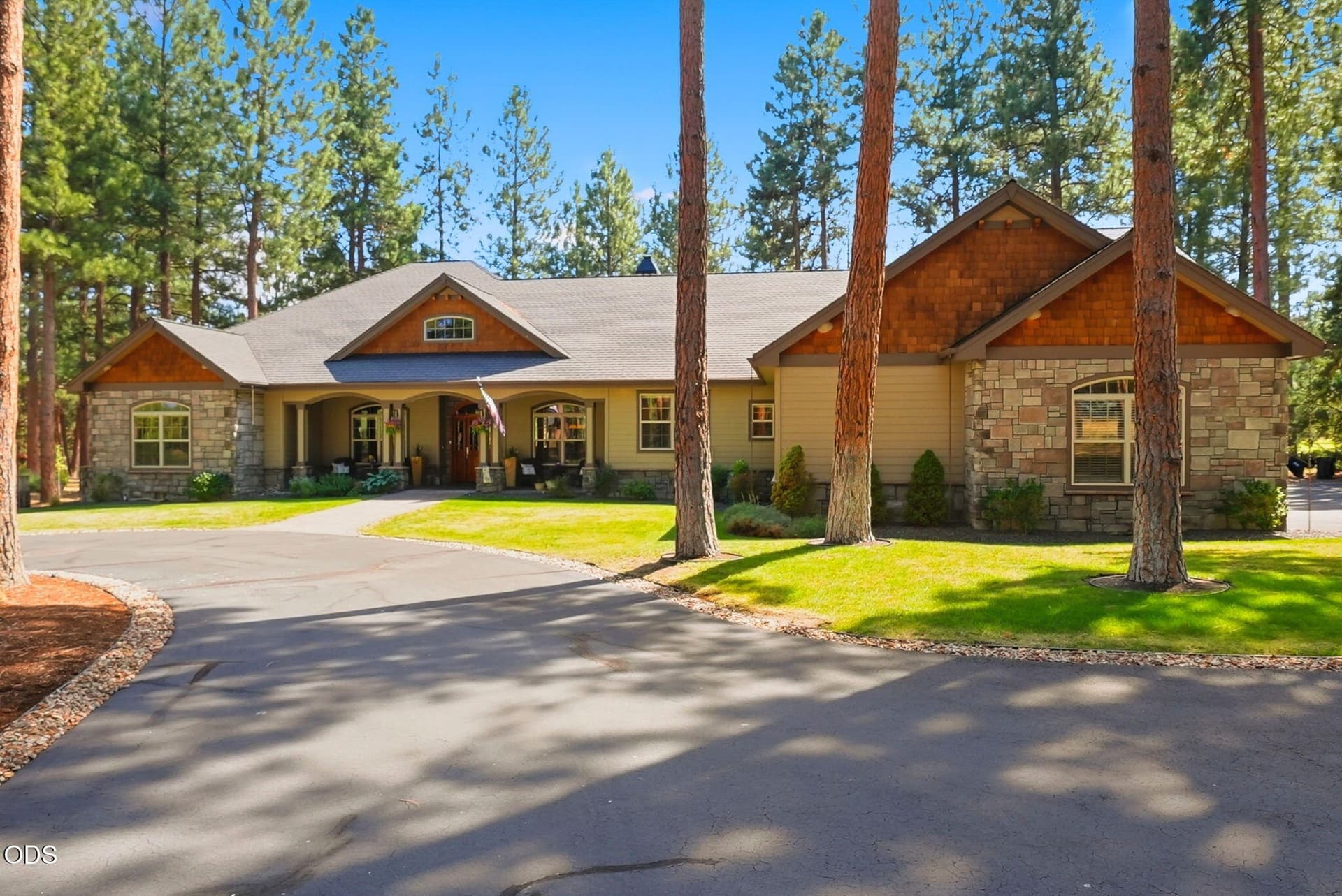 3-web-or-mls-Riley-Visuals-3. Photo 2 of 69, 17147 Caddis Court, Sisters, OR 97759
