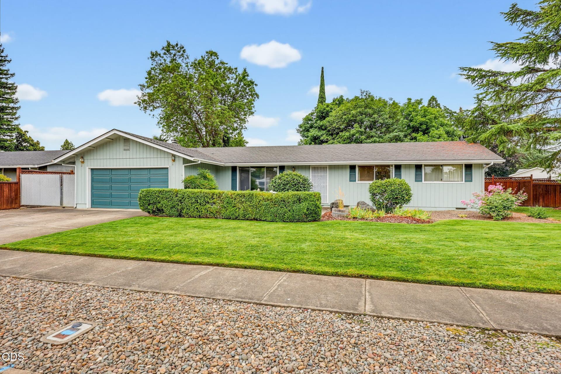 ApxAA00001. Photo 1 of 36, 1964 Camellia Avenue, Medford, OR 97504