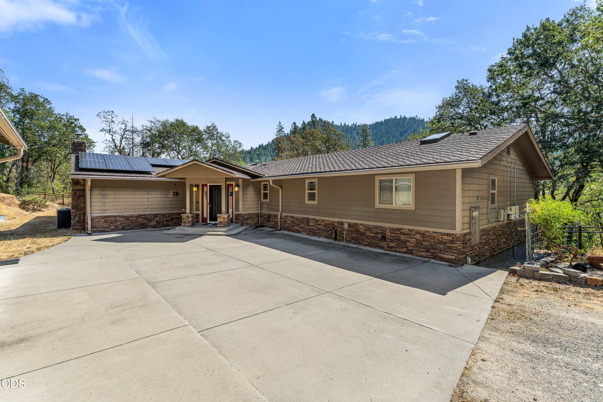 EXT (6 of 16). Photo 1 of 62, 12330 E Evans Creek Road, Rogue River, OR 97537