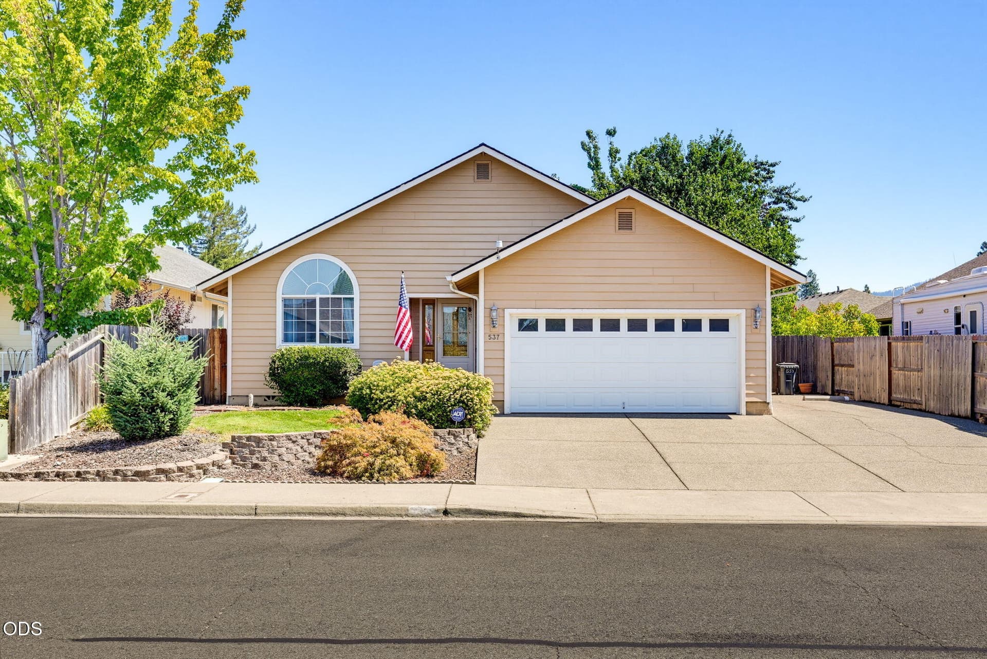 537 SW Wagner Meadows. Photo 1 of 31, 537 SW Wagner Meadows Drive, Grants Pass, OR 97526