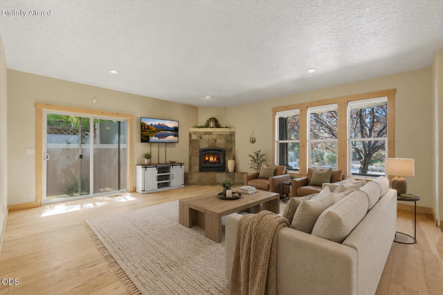 Front living. Photo 2 of 26, 61390 Merriewood Court, Bend, OR 97702