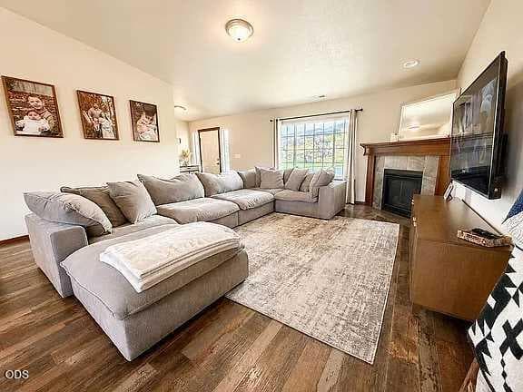 Living Room. Photo 3 of 15, 351 Lincoln Avenue, Umatilla, OR 97882