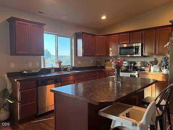 Kitchen. Photo 5 of 15, 351 Lincoln Avenue, Umatilla, OR 97882