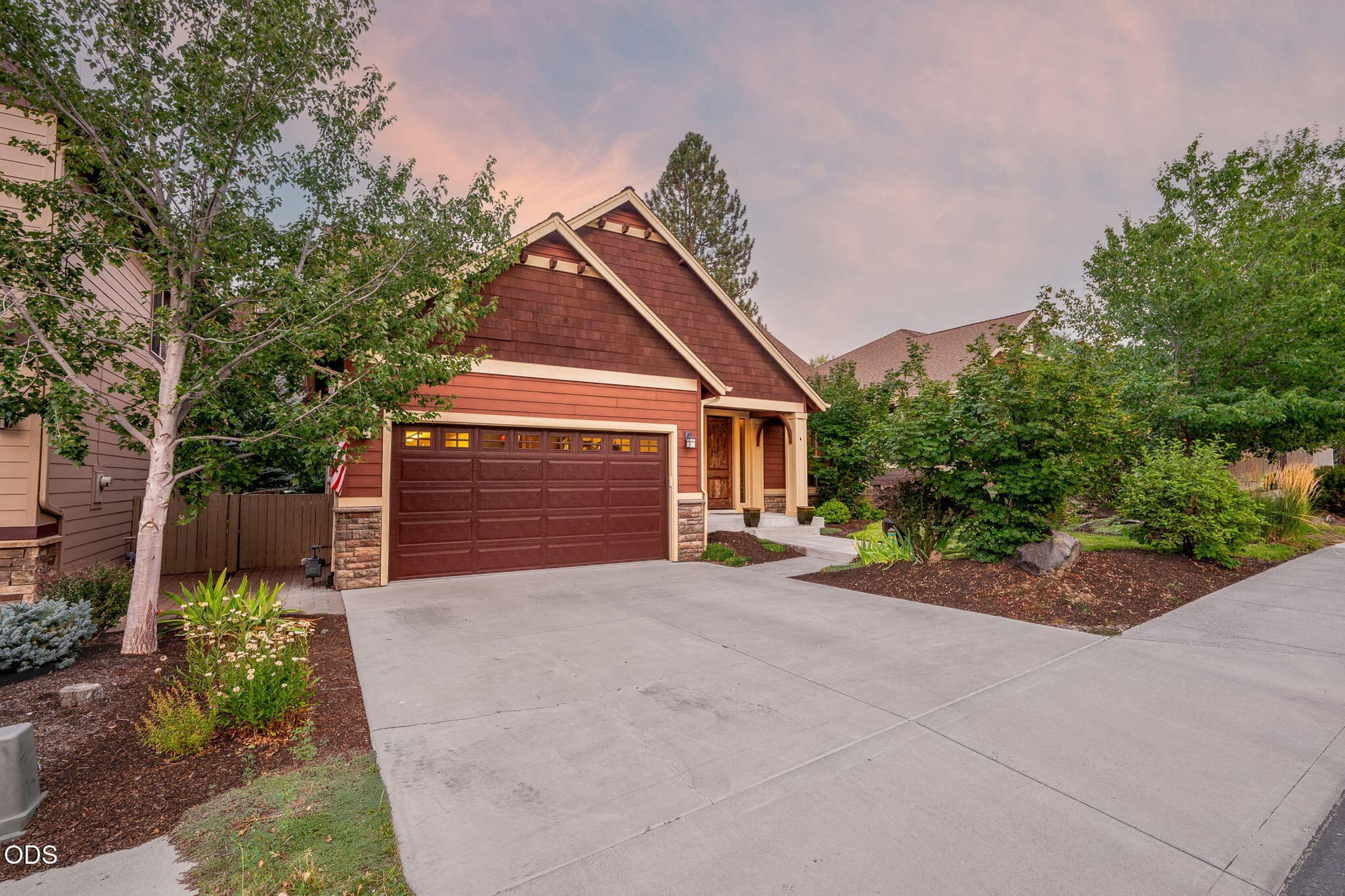 32-web-or-mls-8-21-26 Whitney Pl Bend-5. Photo 2 of 55, 60826 Whitney Place, Bend, OR 97702