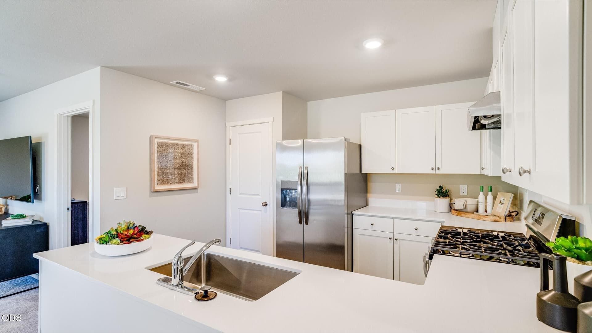White Cabinet Example. Photo 5 of 28, 51771 Jubilee Pine Dr, La Pine, OR 97739