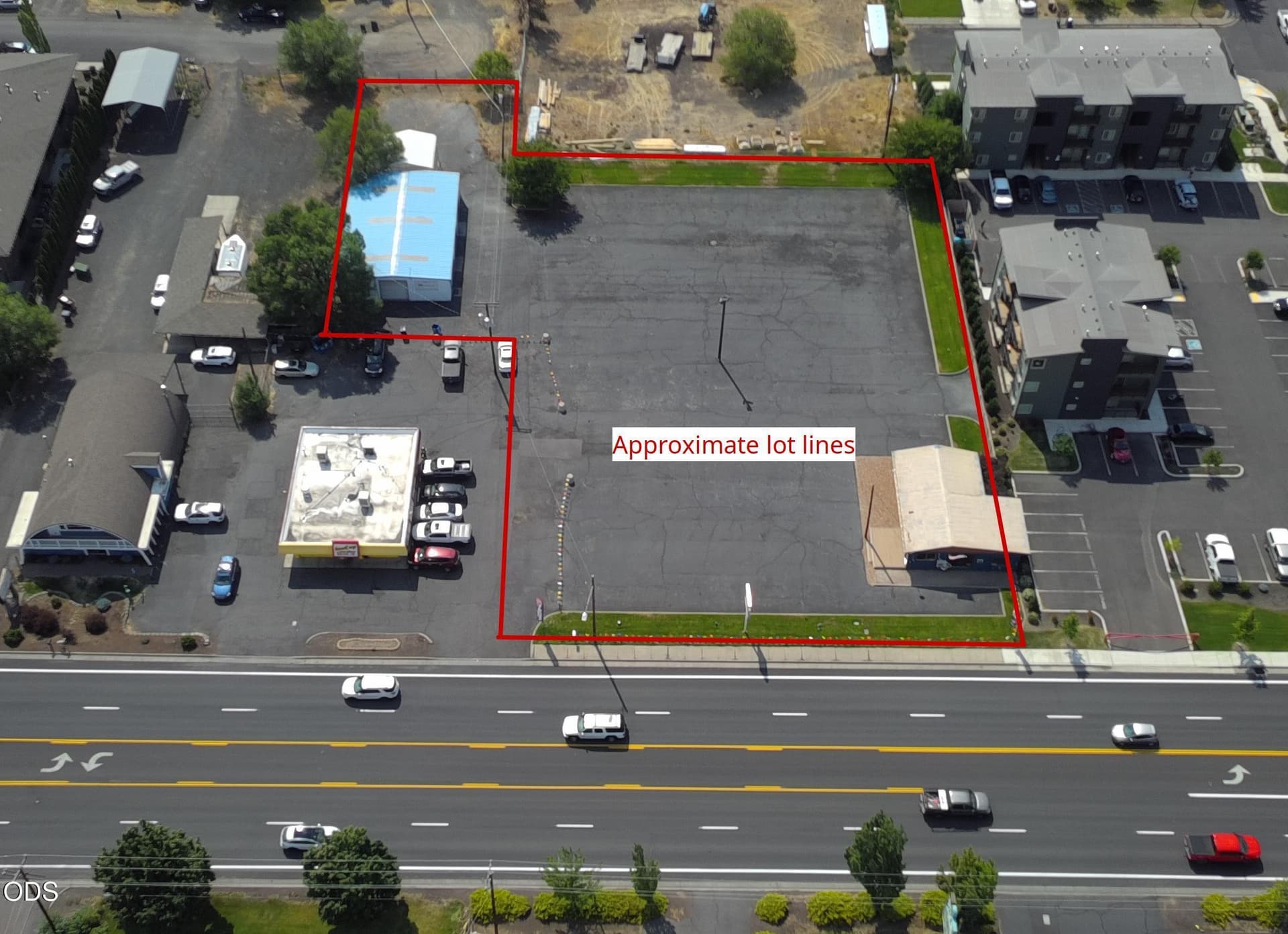 Lot boundary. Photo 2 of 4, 1123 NW 6th Street, Redmond, OR 97756