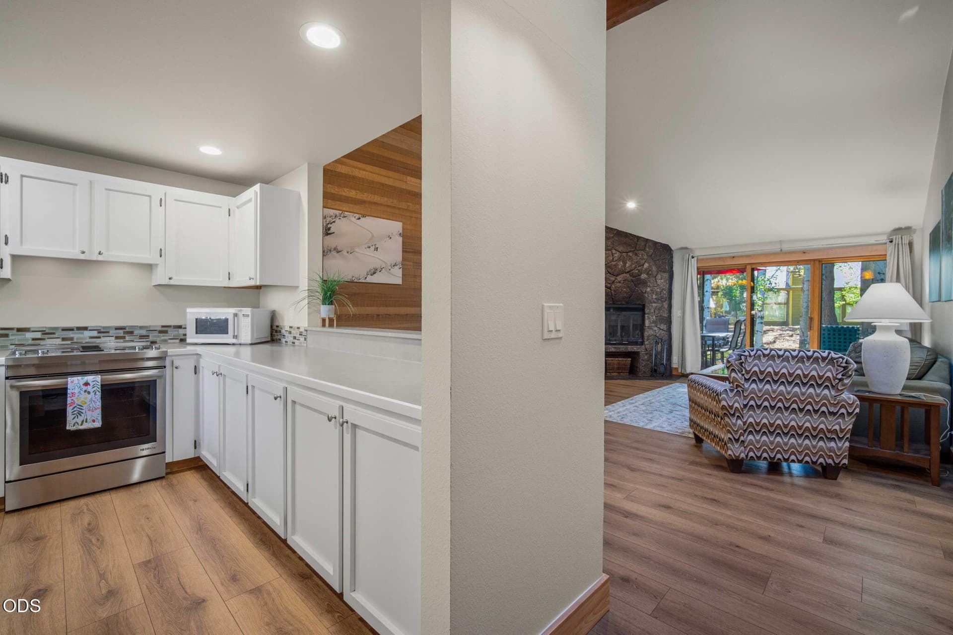 05 Kitchen. Photo 5 of 35, 57367 Lake Aspen Lane Unit 68, Sunriver, OR 97707