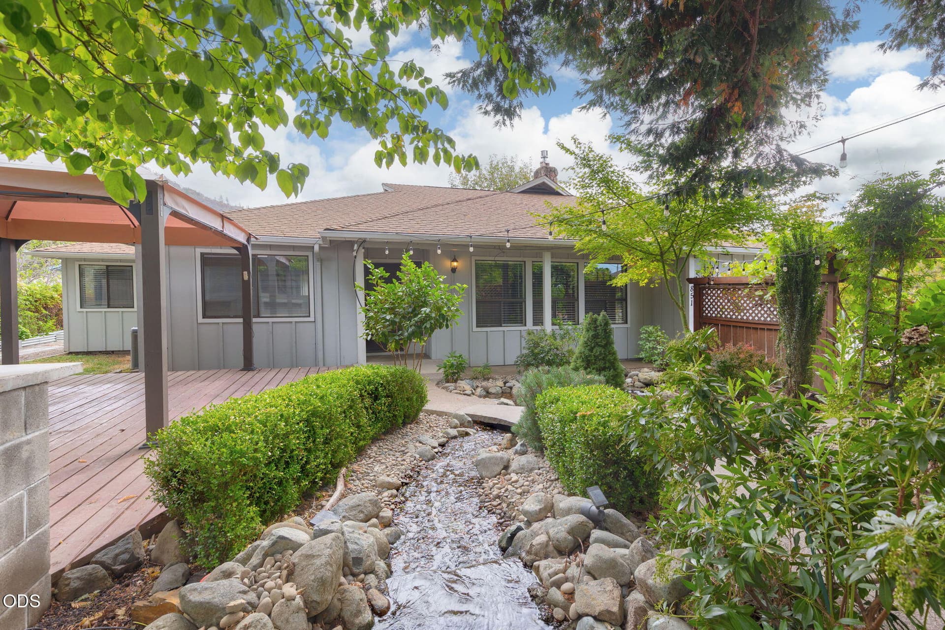 1. Photo 1 of 52, 851 NE 10th Street, Grants Pass, OR 97526