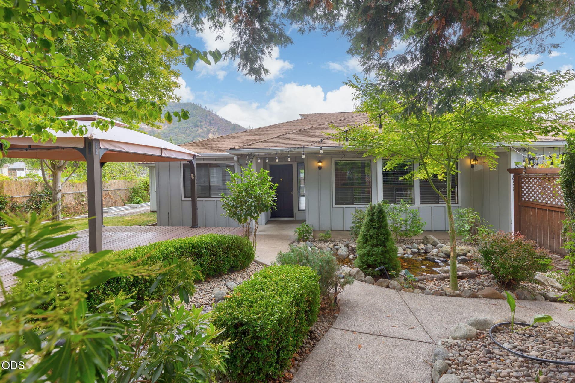 2. Photo 2 of 52, 851 NE 10th Street, Grants Pass, OR 97526