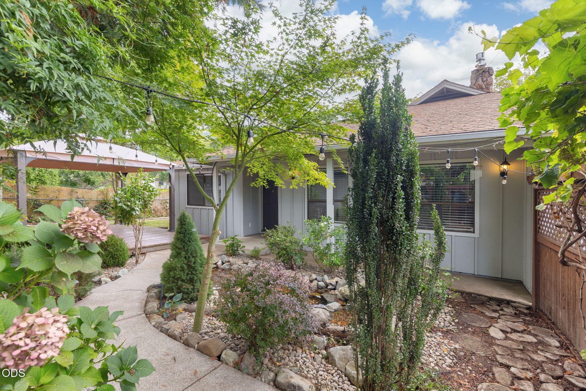 3. Photo 3 of 52, 851 NE 10th Street, Grants Pass, OR 97526