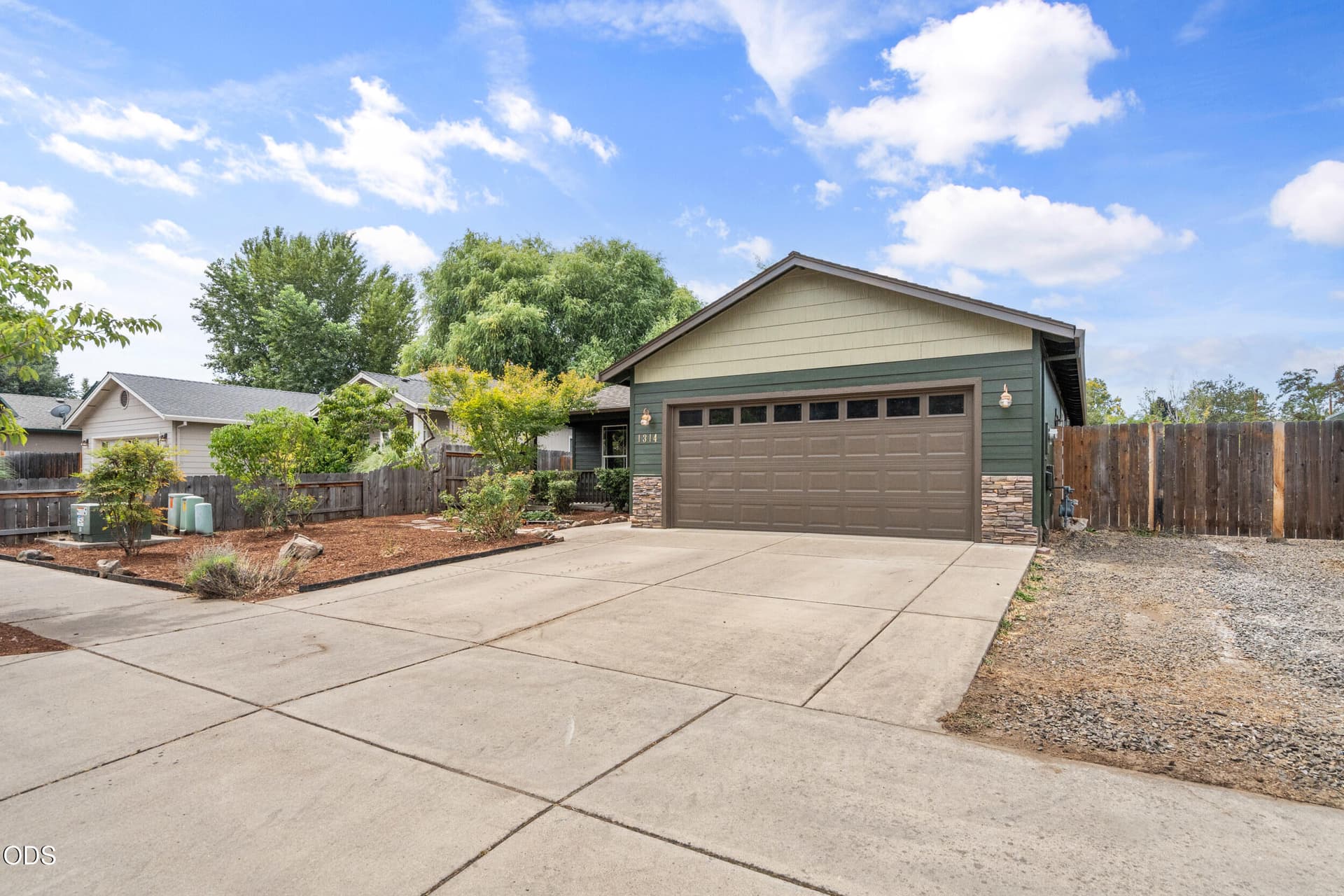 1314-andrew-dr-03. Photo 4 of 27, 1314 Andrew Drive, Medford, OR 97501