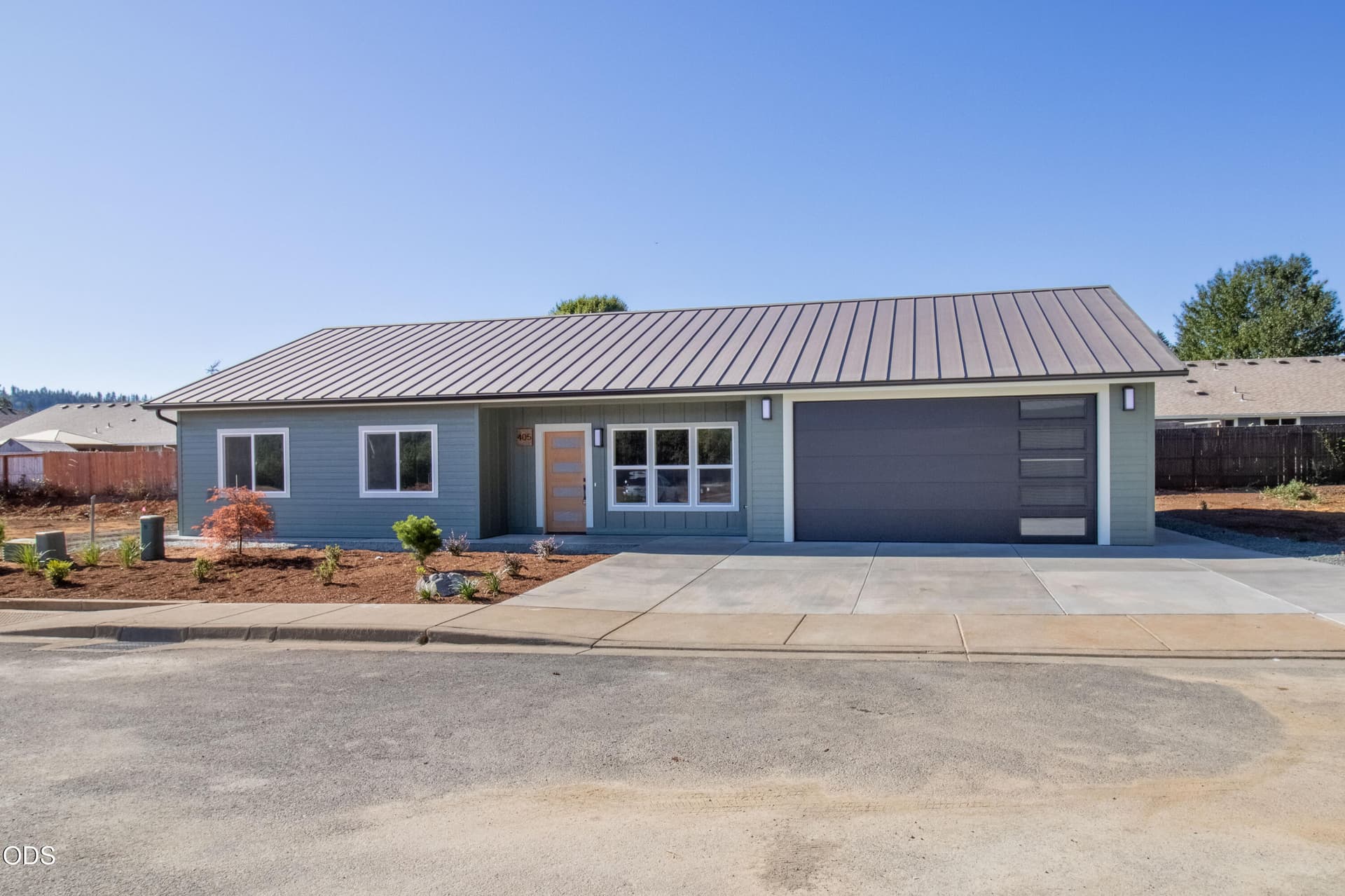 1. Photo 1 of 29, 405 Cece Lane, Cave Junction, OR 97523