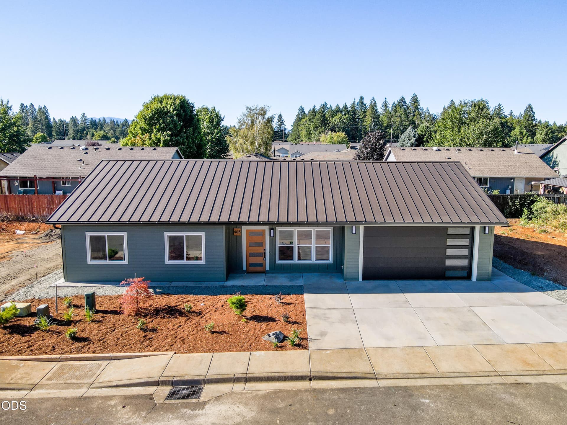 2. Photo 2 of 29, 405 Cece Lane, Cave Junction, OR 97523