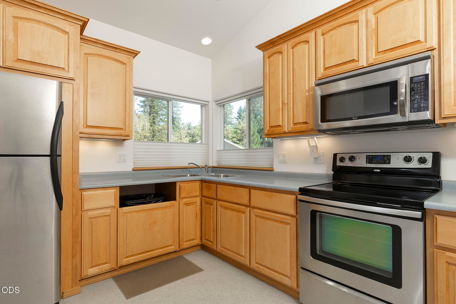 4. Photo 4 of 68, 396 Daily Lane, Grants Pass, OR 97527