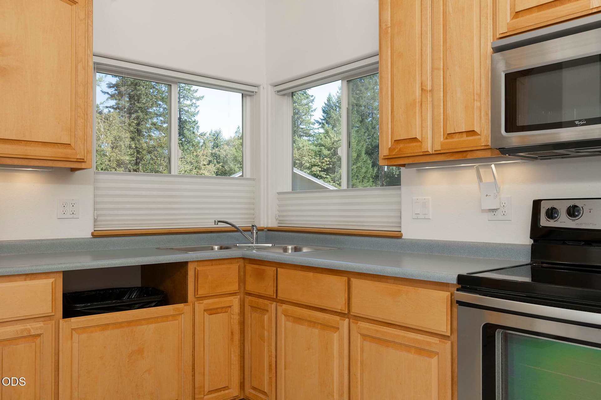 5. Photo 5 of 68, 396 Daily Lane, Grants Pass, OR 97527