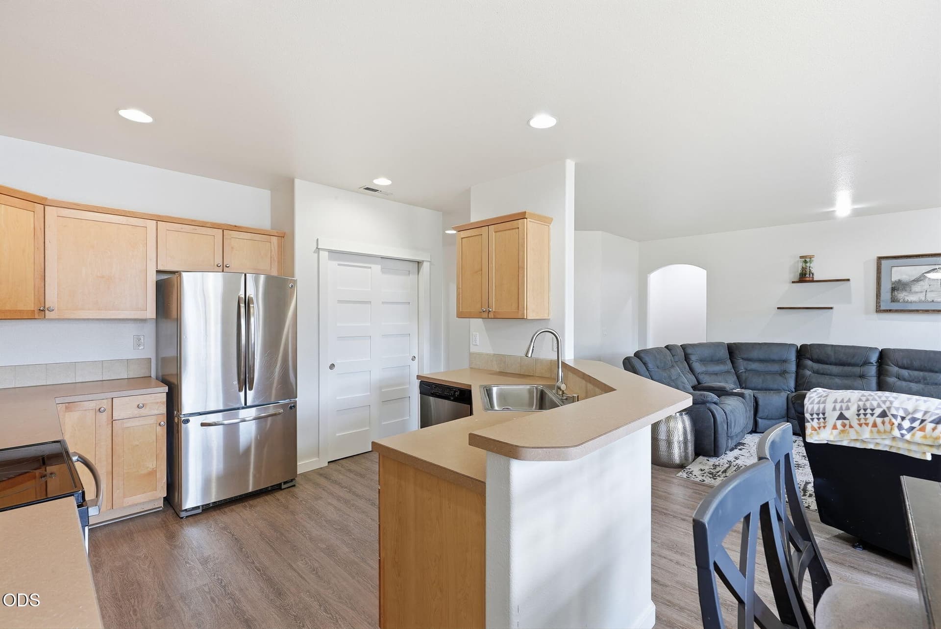 kitchen_living. Photo 5 of 24, 1610 W Carson Avenue, Sisters, OR 97759