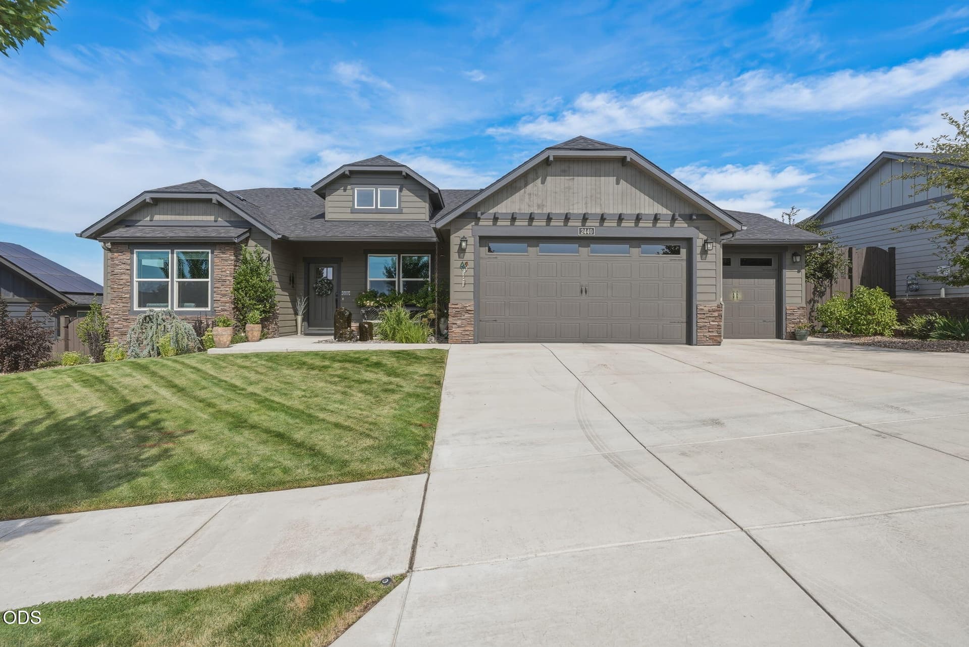 2-web-or-mls-Riley-Visuals-2. Photo 3 of 55, 2440 SW 43rd Place, Redmond, OR 97756