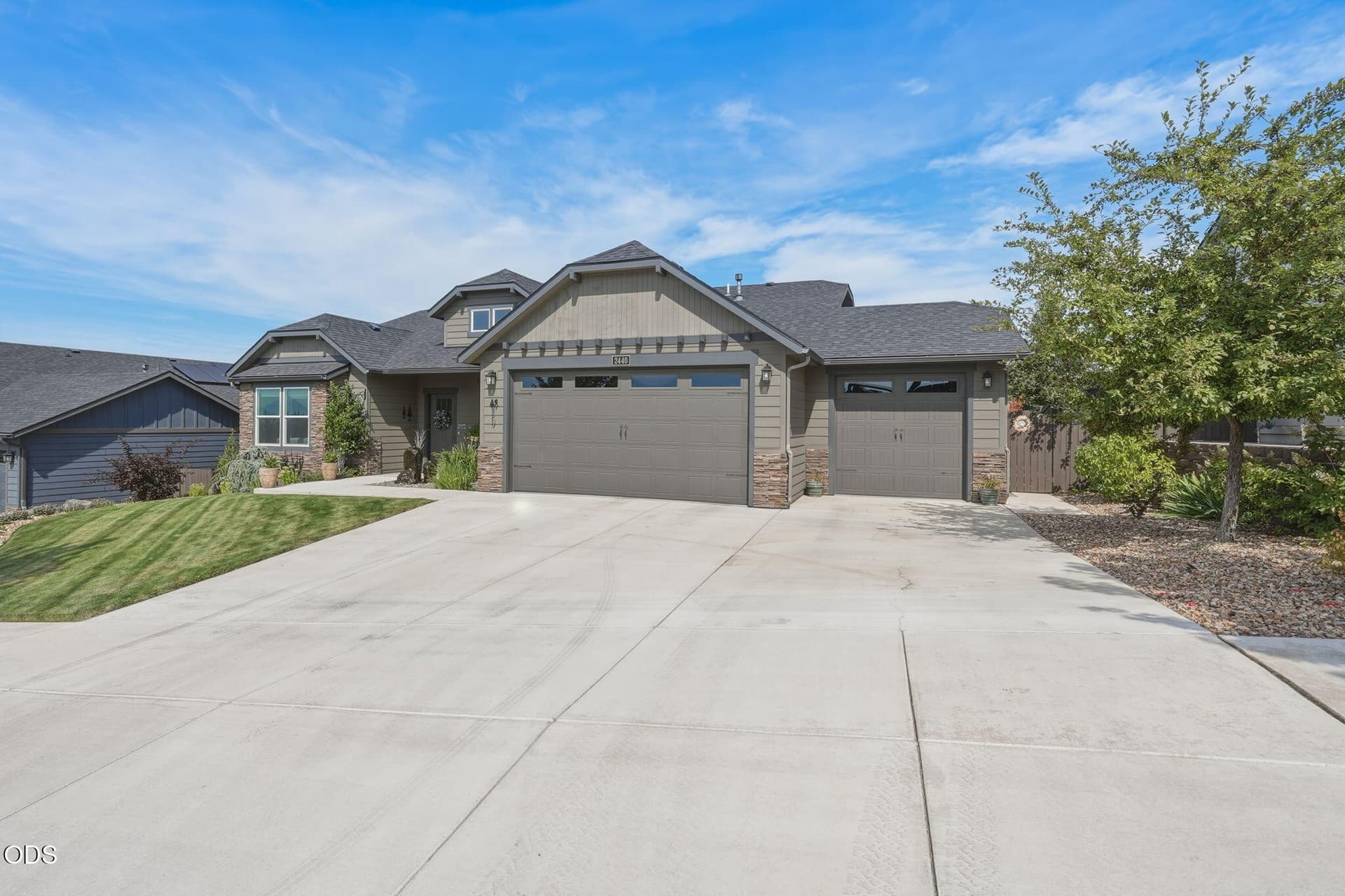 1-web-or-mls-Riley-Visuals-1. Photo 4 of 55, 2440 SW 43rd Place, Redmond, OR 97756