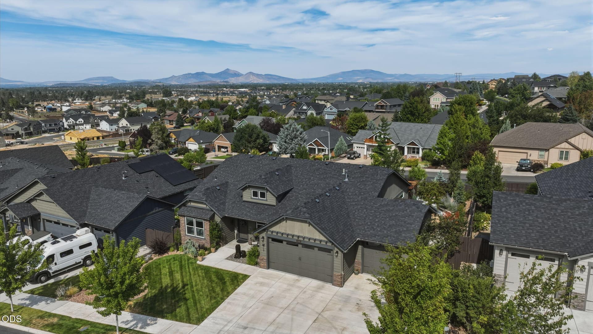 62-web-or-mls-Riley-Visuals-62. Photo 2 of 55, 2440 SW 43rd Place, Redmond, OR 97756