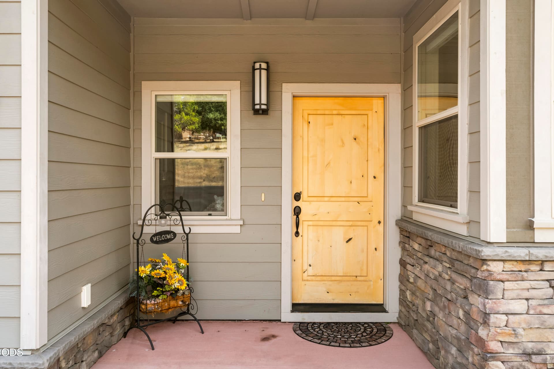 4-Exterior. Photo 4 of 70, 408 Parks Loop, Redmond, OR 97756