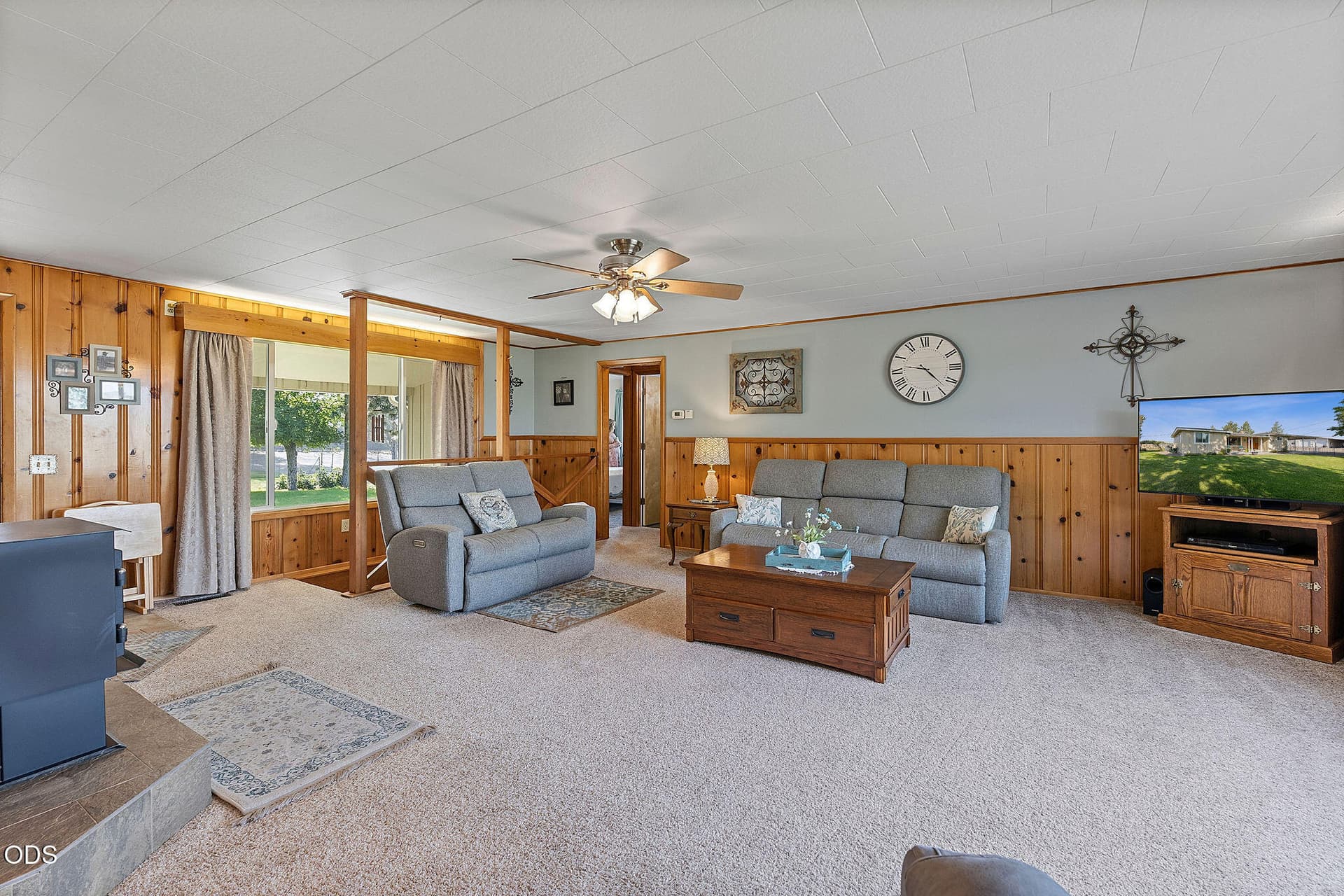 Living Room. Photo 5 of 42, 1604 S Adams Drive, Madras, OR 97741