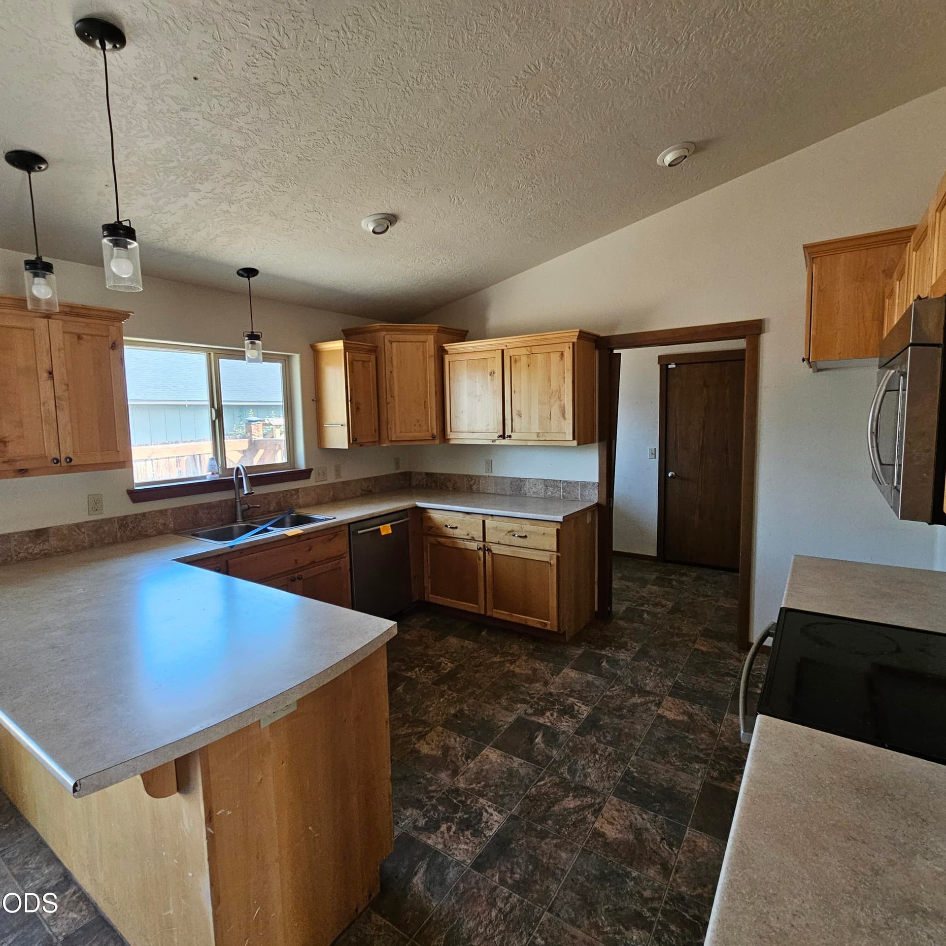 Plenty of counter space. Photo 5 of 22, 825 NW Poplar Place, Redmond, OR 97756